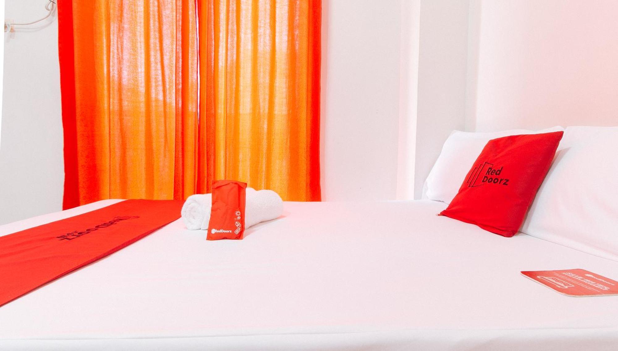Reddoorz Near Naia Terminal 1 2*