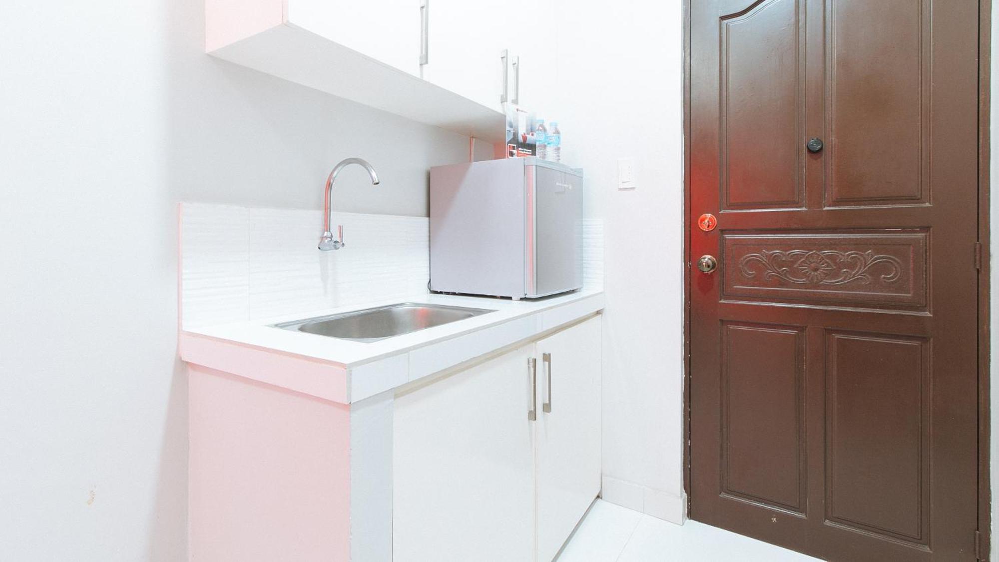 Hotel Reddoorz Near Naia Terminal 1 2*